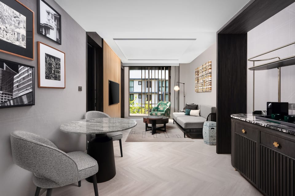 Studio Suite, 1 King Bed, Club Lounge Access | Egyptian cotton sheets, premium bedding, down comforters, minibar