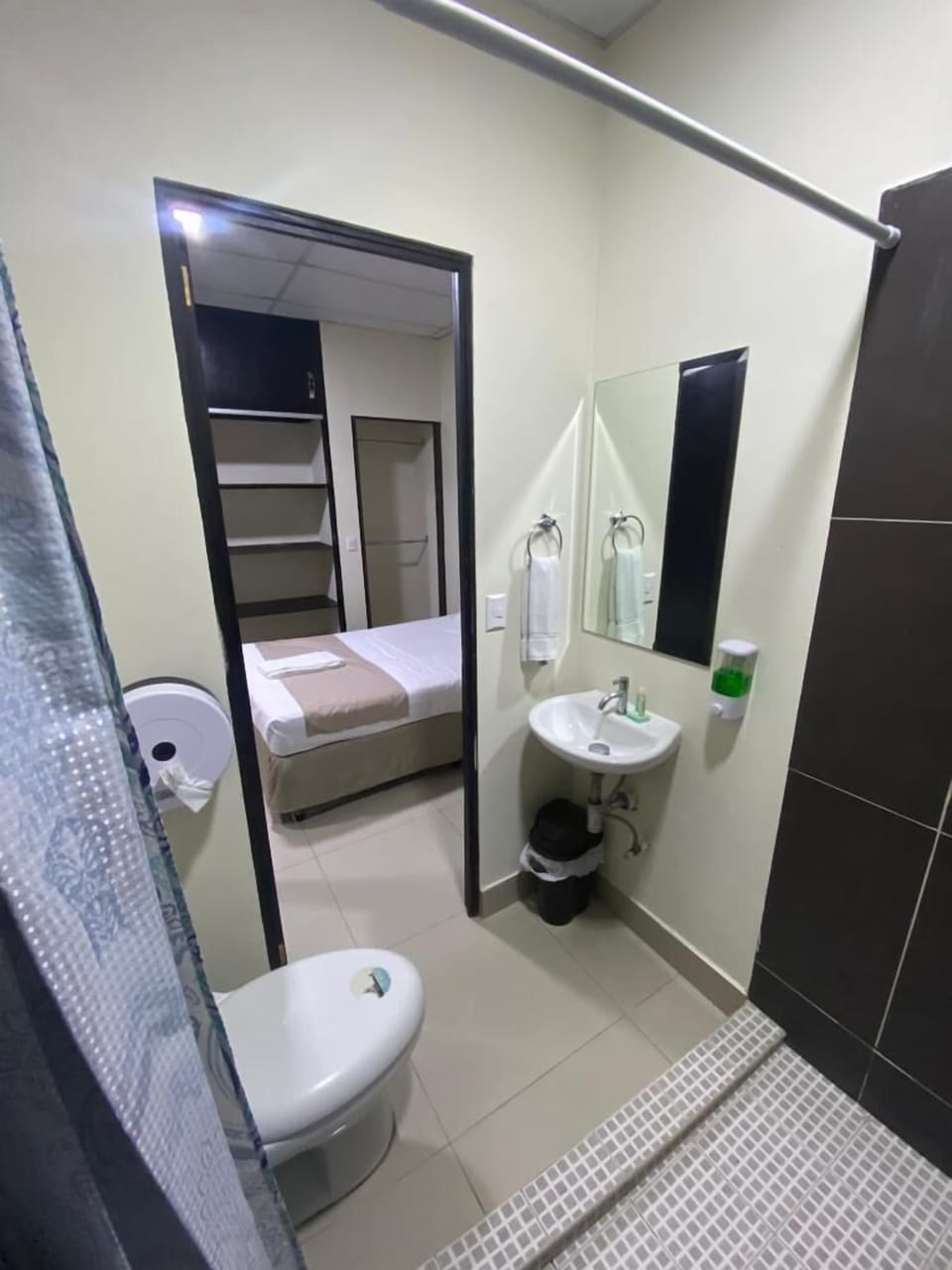 Standard Room, 1 Large Twin Bed, Non Smoking | Bathroom | Shower, towels, soap, shampoo