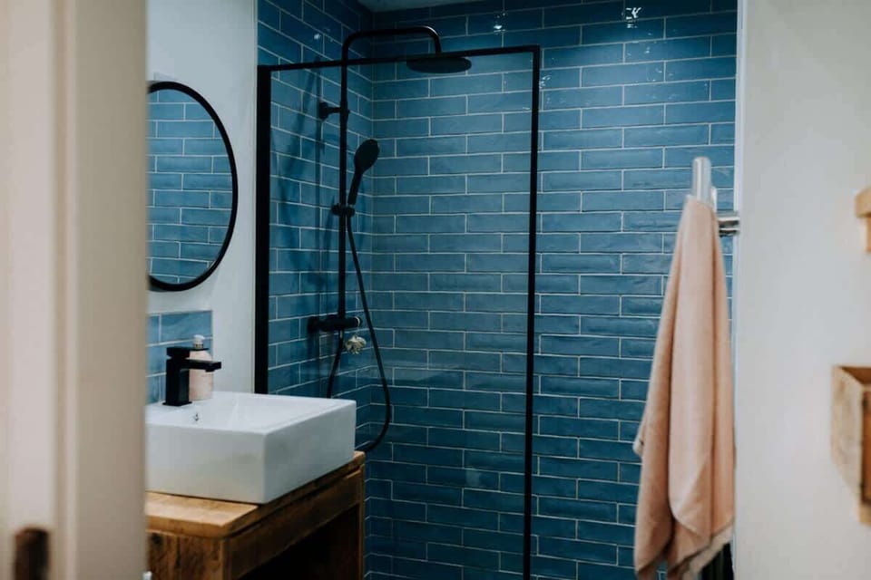 Ground floor shower with waterfall shower head
