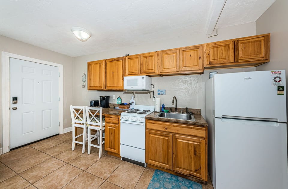 20-web-or-mls-Unit20620Kitchen201