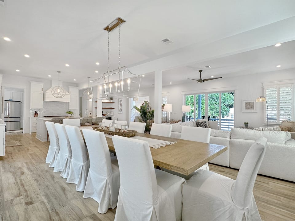 Palms Paradise Open Concept Dining, Living and Kitchen