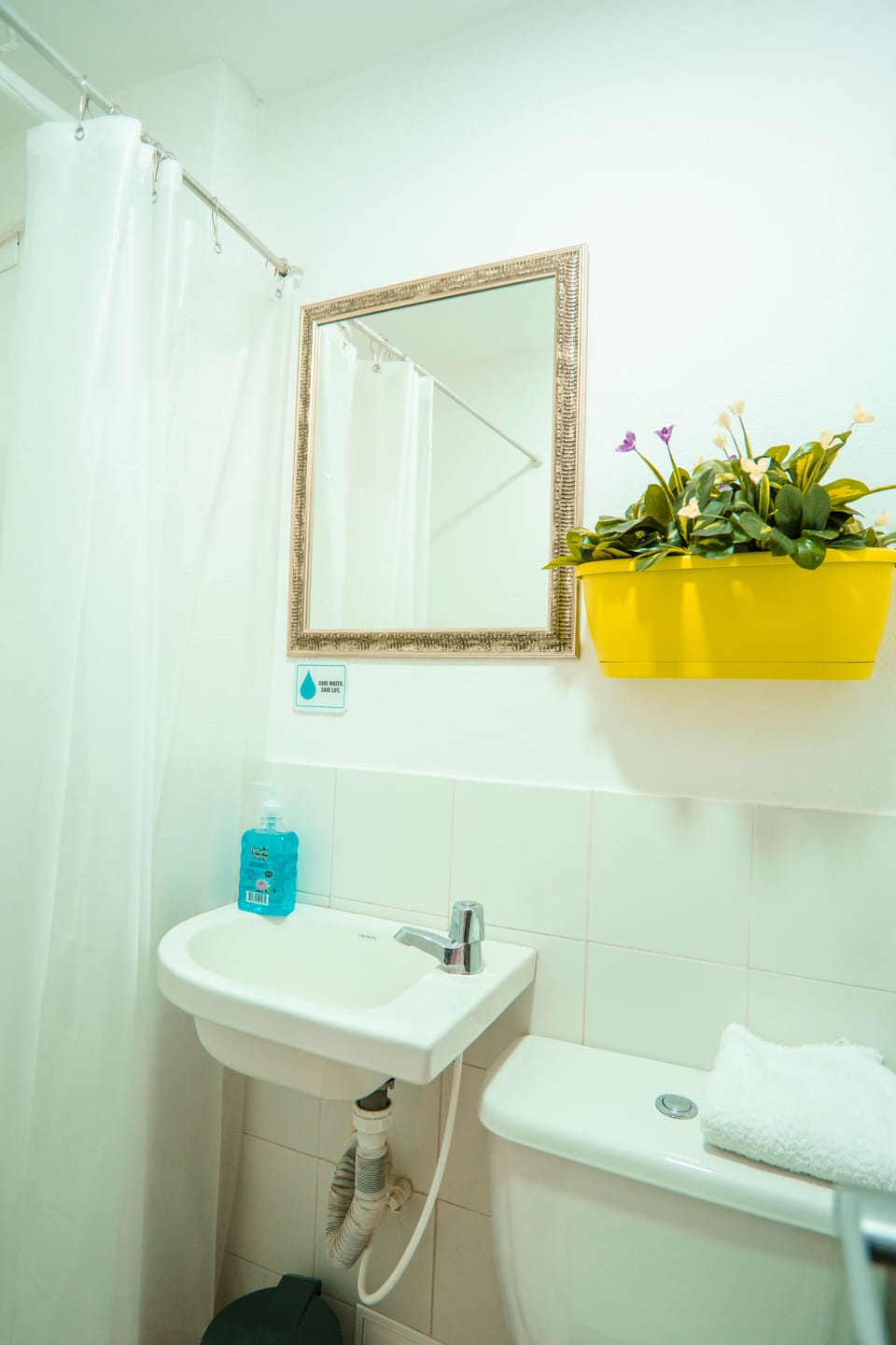 Double Room | Bathroom | Shower, free toiletries, towels, soap