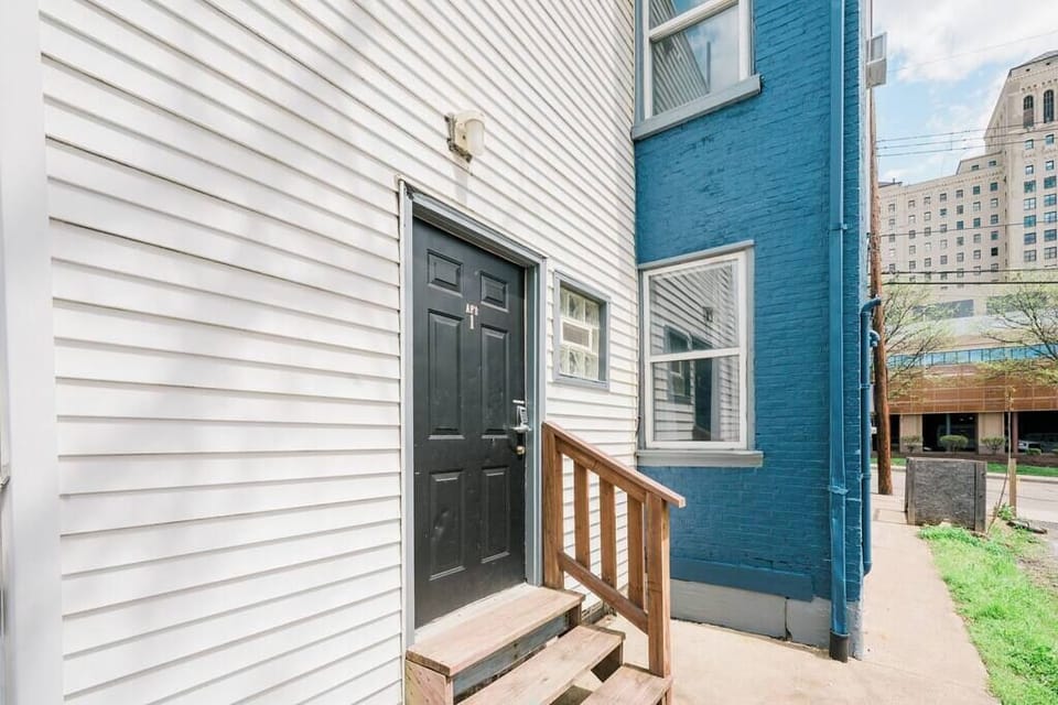 Entrance to apt- located on the side 