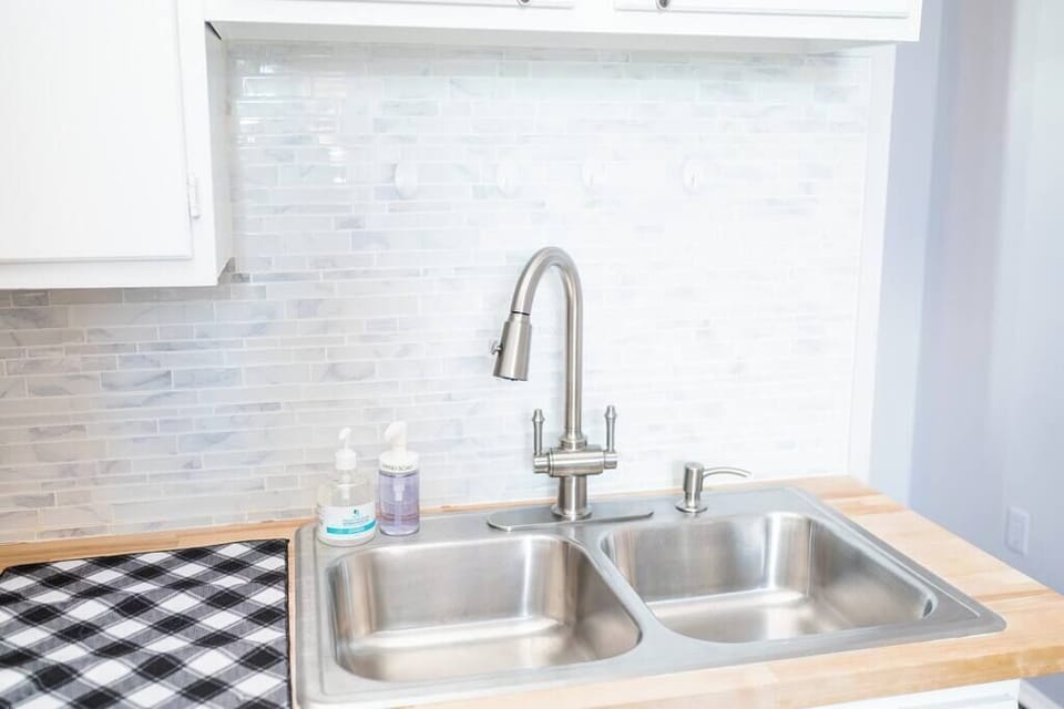 Double bowl sink