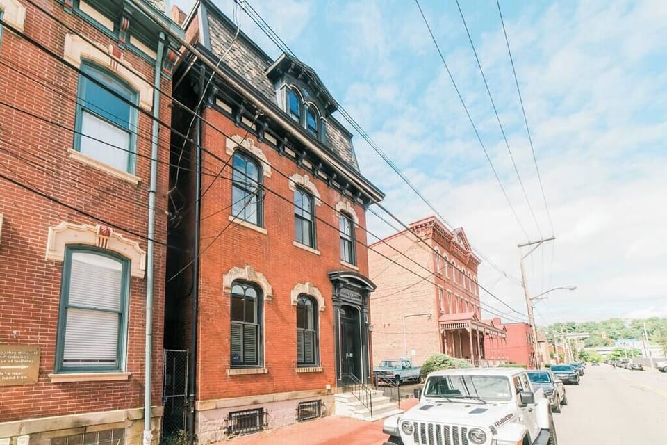 Exterior, free street parking in front
