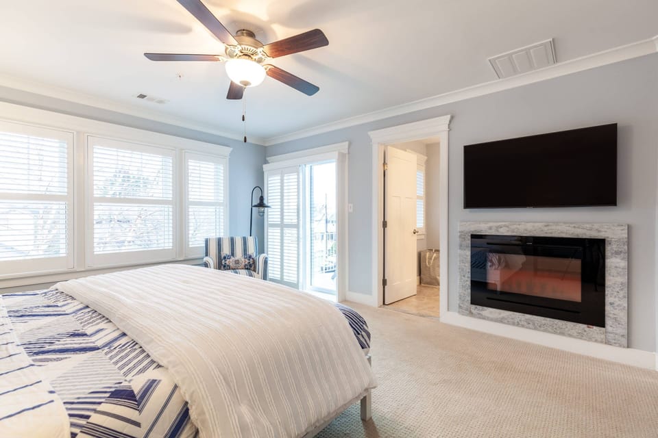 Spoil yourself in the luxury King suite on the 2nd floor with a private balcony and bath.