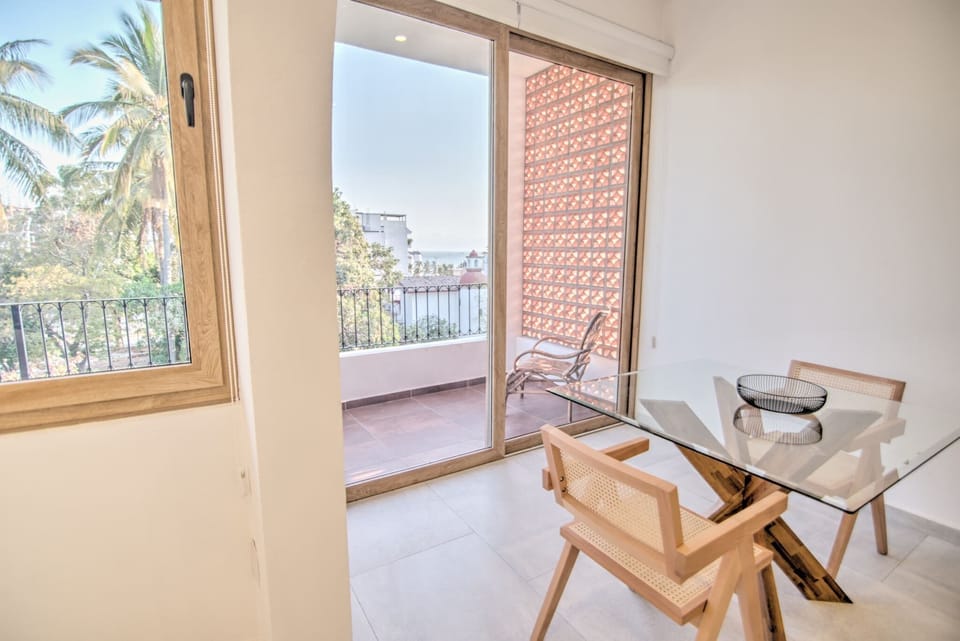 Dining table and exit to patio