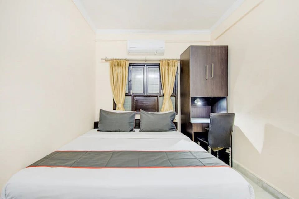 Deluxe Room | 1 bedroom, desk, laptop workspace, free WiFi