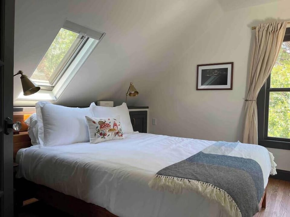Upstairs master with queen bed