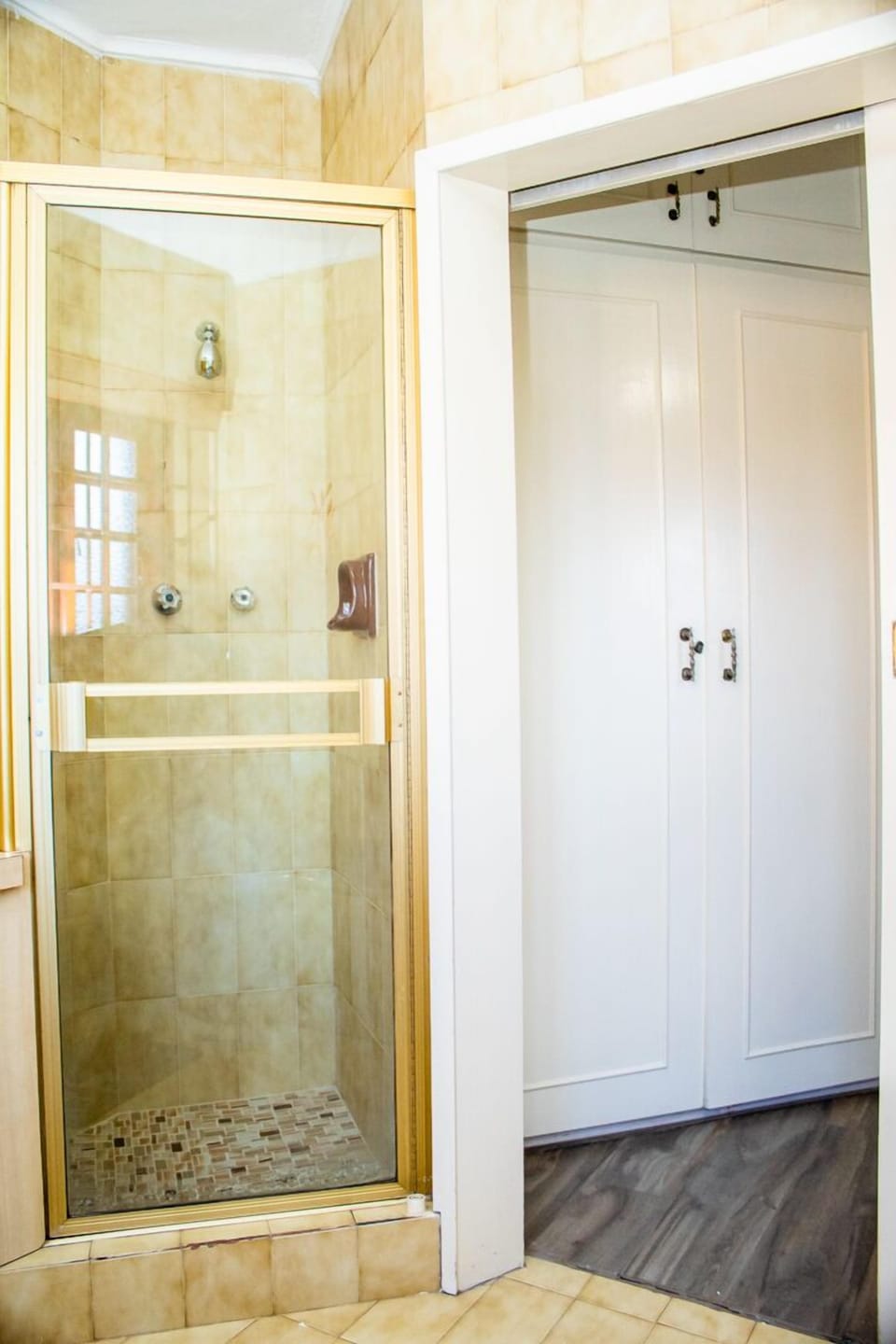 Deluxe Double Room | Bathroom | Free toiletries, hair dryer, bathrobes