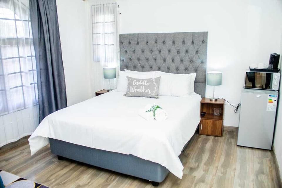 Deluxe Double Room | Desk, laptop workspace, free WiFi