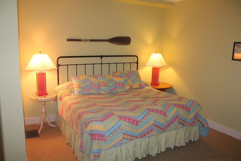 Suite | 1 bedroom, individually decorated, individually furnished