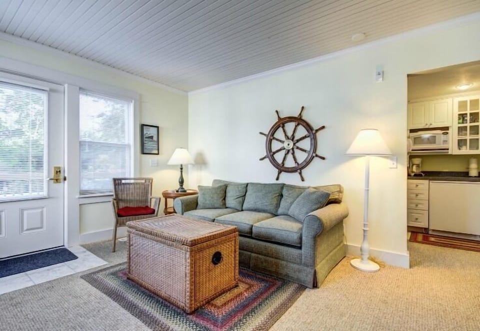 Suite | Living area | 32-inch LCD TV with cable channels, TV, fireplace