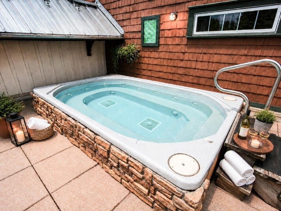 Outdoor hot tub