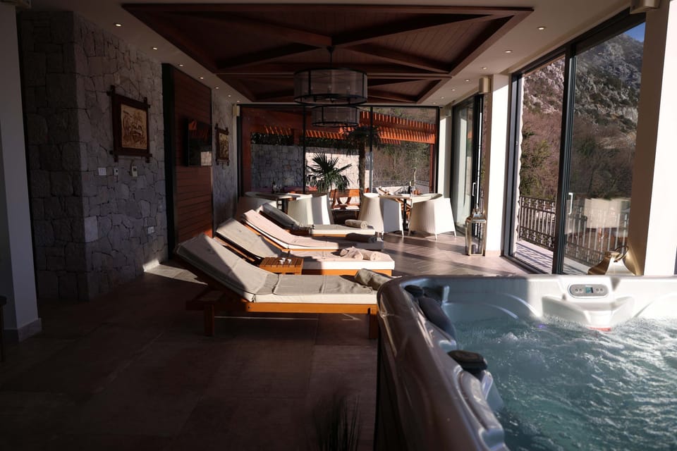 Indoor spa tub