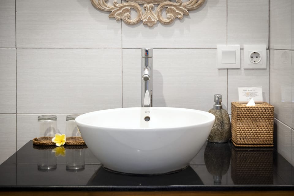 Shower, rainfall showerhead, hair dryer, towels