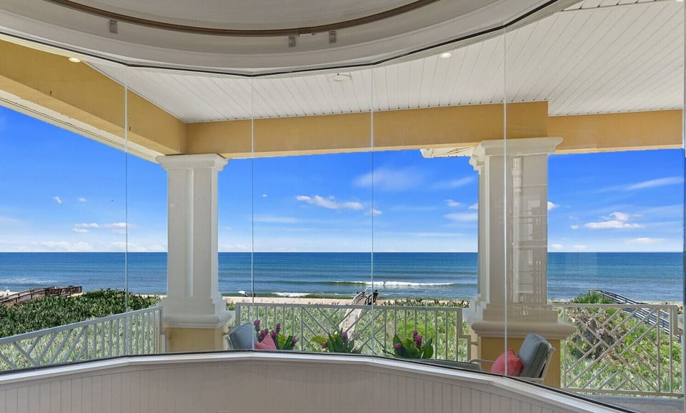 Panoramic ocean views from the relaxing sitting area
