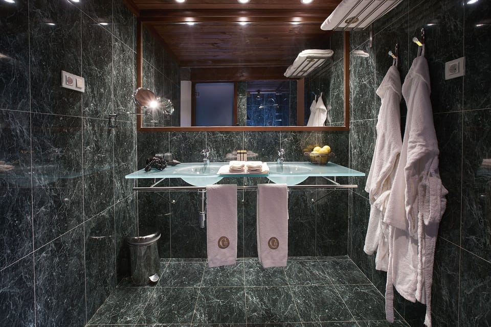 Shower, hair dryer, bathrobes, towels