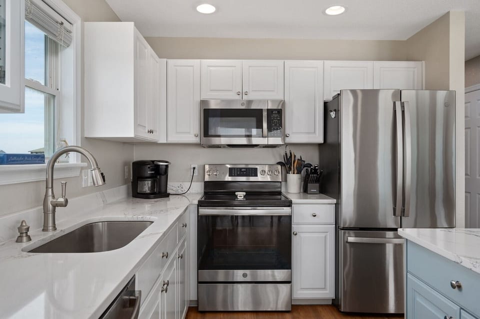 28-web-or-mls-10247F-E-Loon-Ct-TL-Kitchen-V2