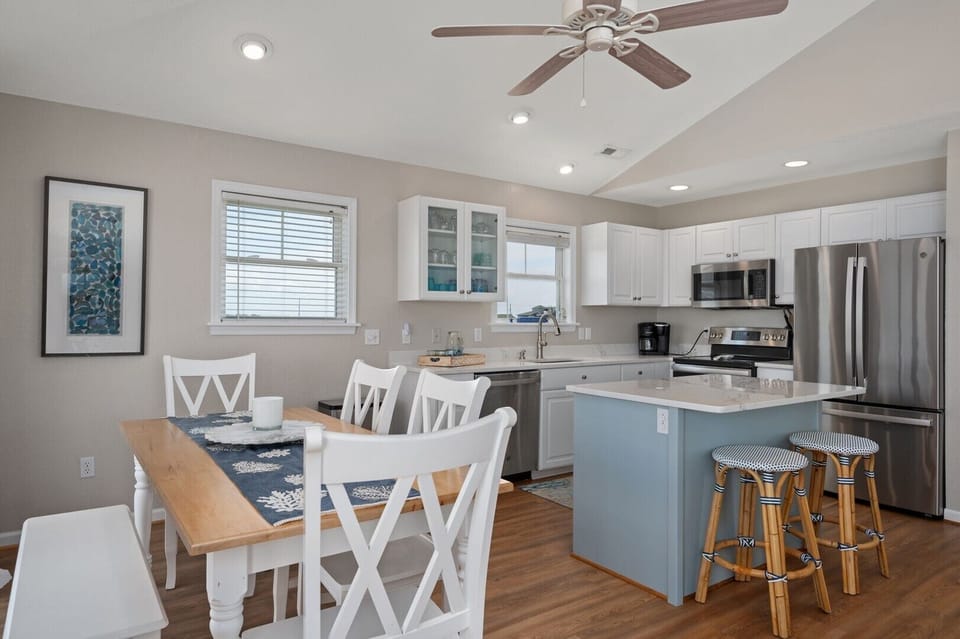 26-web-or-mls-10247F-E-Loon-Ct-TL-Dining-to-Kitchen