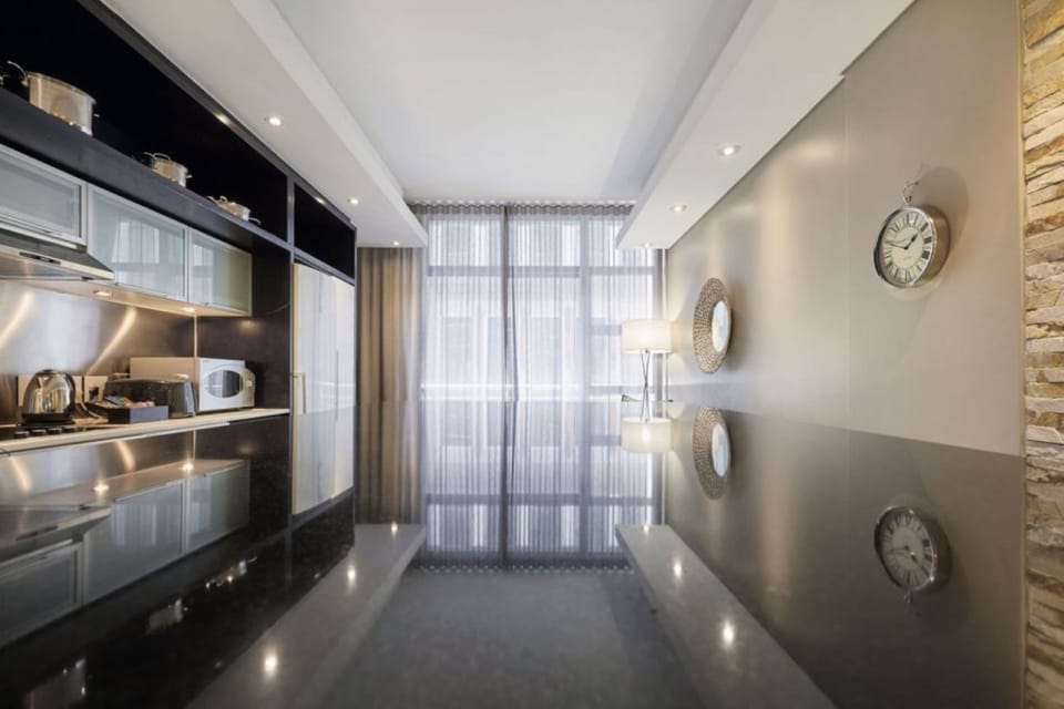 Luxury Studio | Private kitchen | Full-size fridge, microwave, oven, stovetop