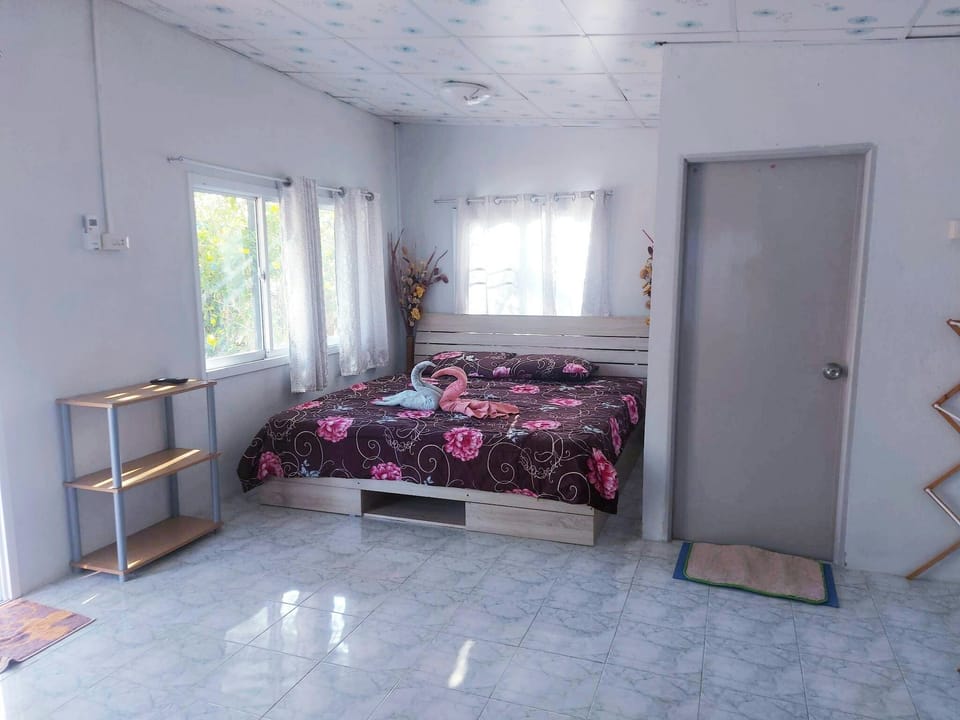 Basic Quadruple Room | Blackout drapes, soundproofing
