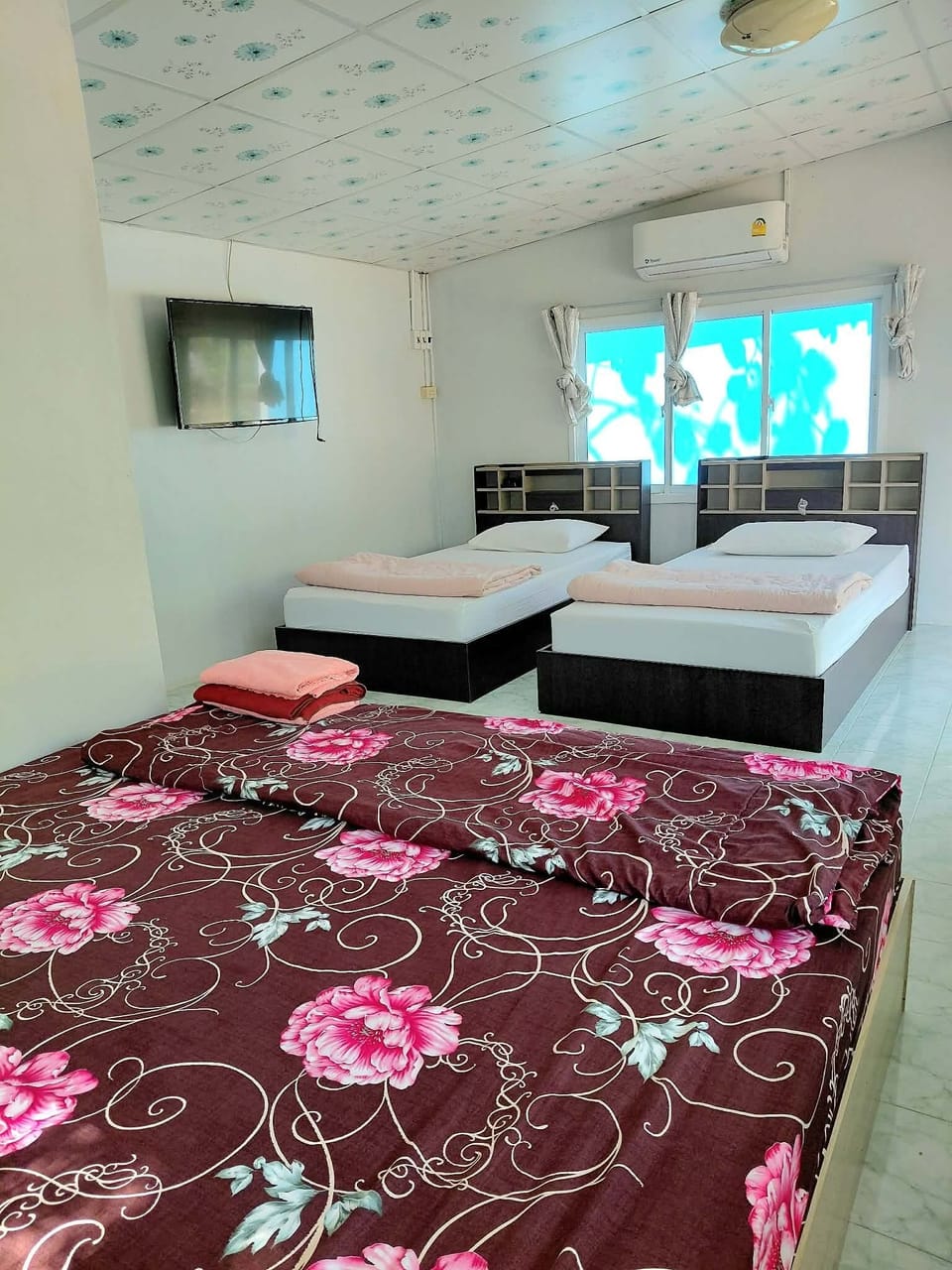 Basic Quadruple Room | Blackout drapes, soundproofing