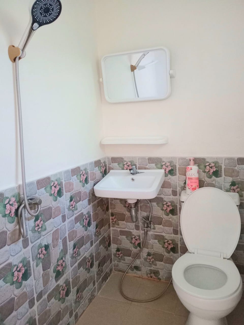 Basic Room | Bathroom