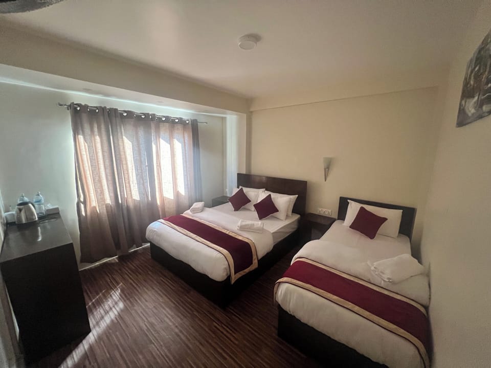 Standard Triple Room | Laptop workspace, free WiFi