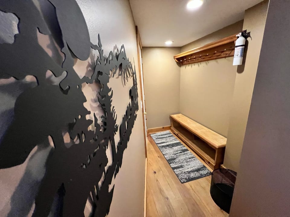 Drop zone/mud room