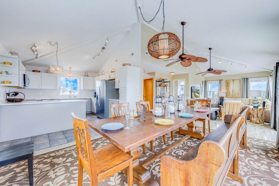 09-Surf-Or-Sound-Realty-1128-Sunny B-Dining Area-03