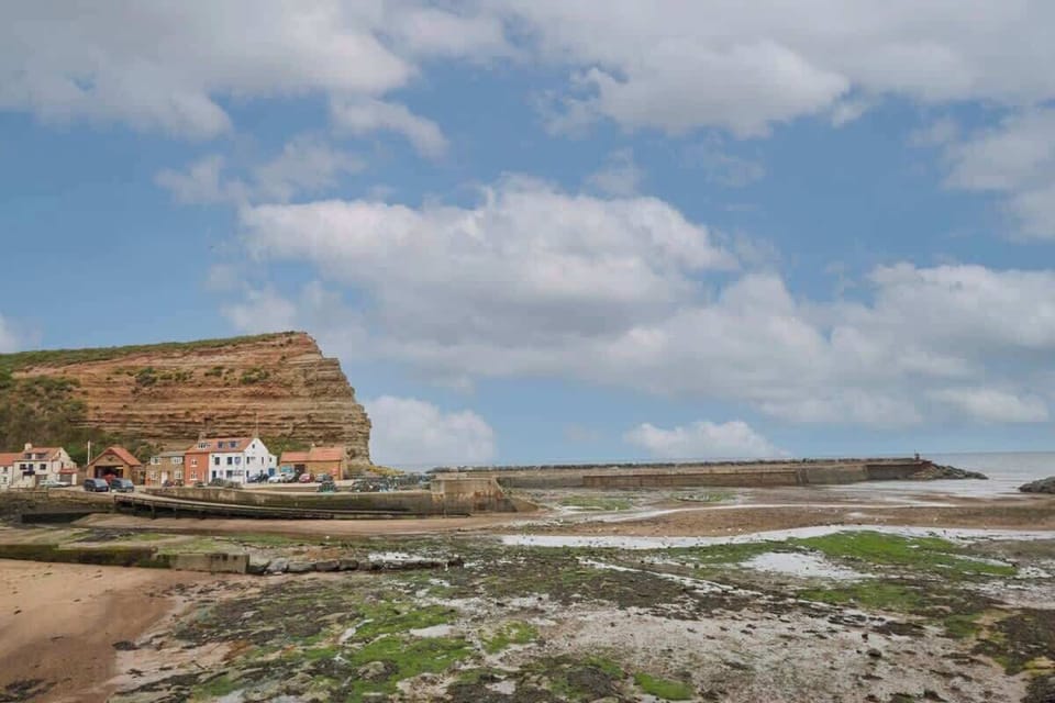 Hampdon Cottage, Staithes - Host & Stay