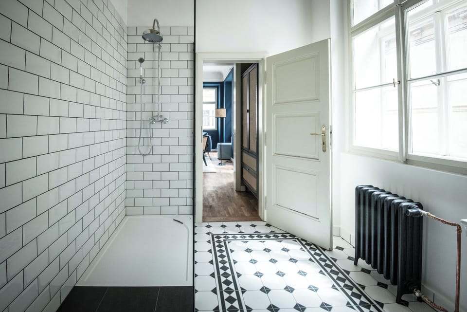 Luxury Double Room (2nd floor) | Bathroom | Designer toiletries, hair dryer, bathrobes, towels