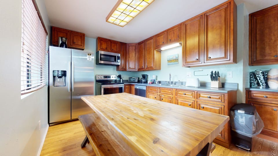 Condo, 4 Bedrooms | Private kitchen | Coffee/tea maker, fridge, oven, toaster