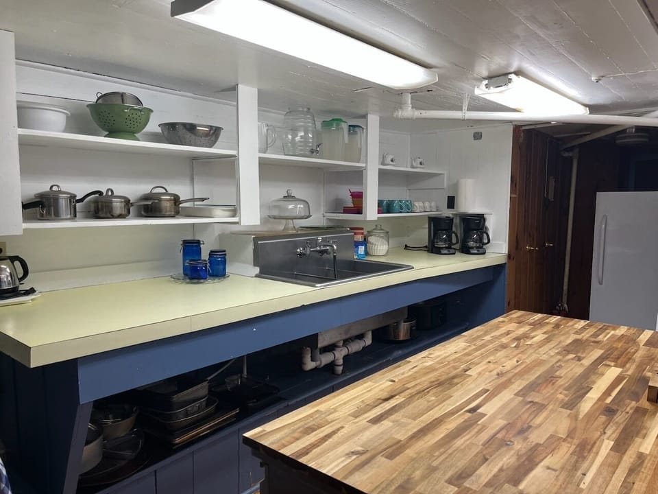 Cabin, Multiple Bedrooms | Private kitchen | Coffee/tea maker, fridge, oven, toaster