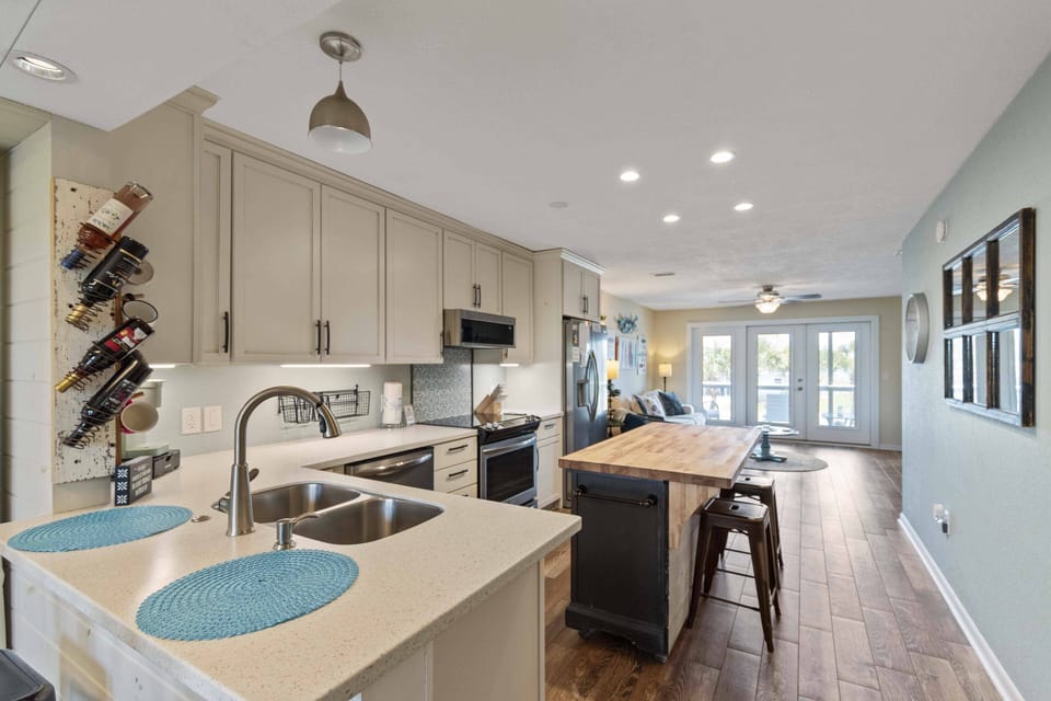 Island and breakfast bar seating