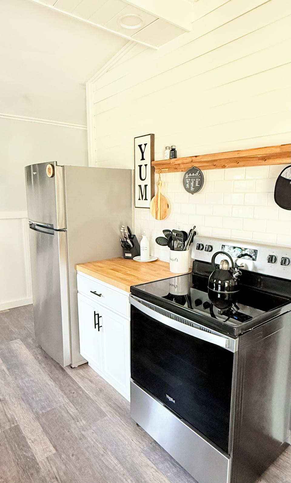 The kitchen has been assembled with your vacation needs in mind. 