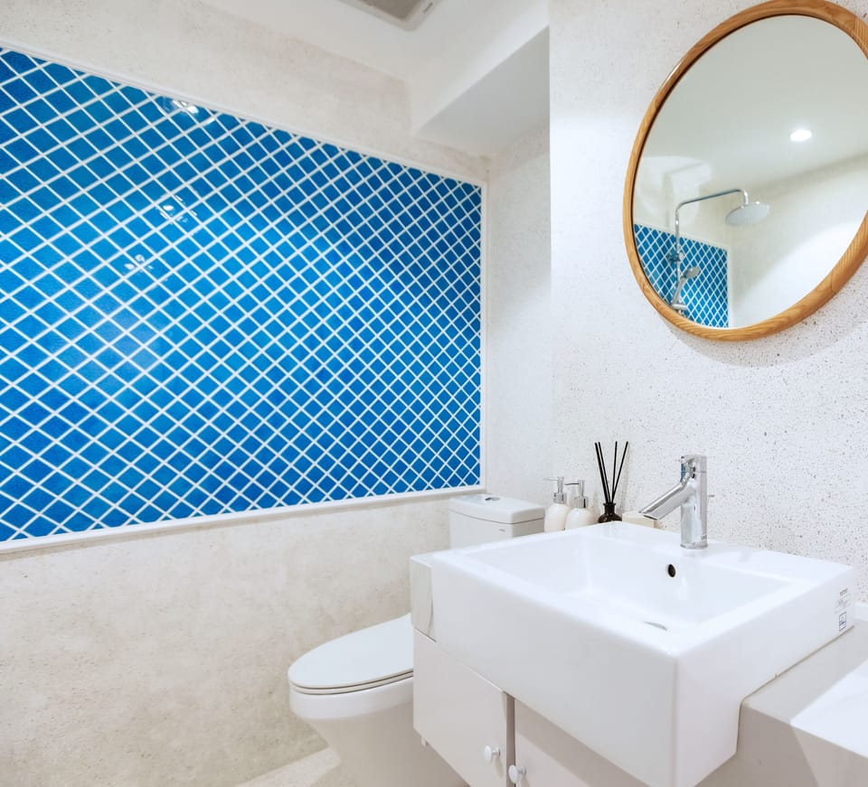 Standard Double Room, 1 Queen Bed, Private Bathroom | Bathroom | Shower, hydromassage showerhead, designer toiletries, hair dryer