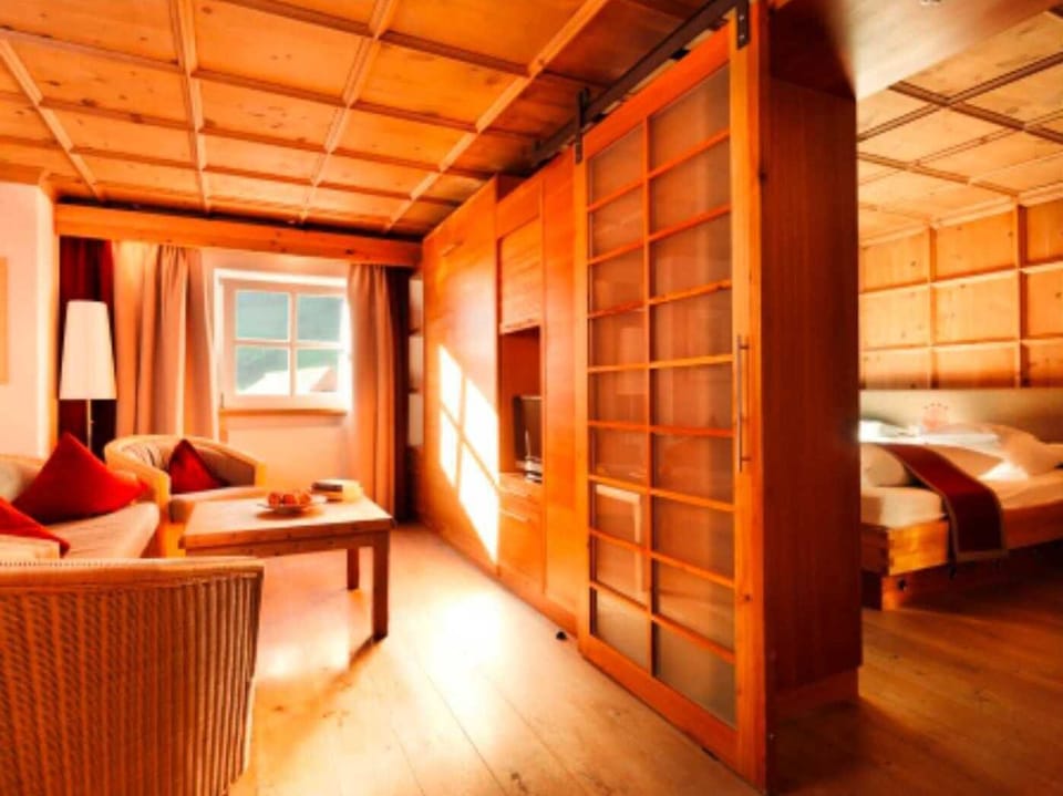 Family Apartment, 1 Double Bed, Non Smoking, Mountain View | Hypo-allergenic bedding, down comforters, minibar, in-room safe