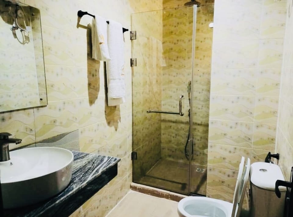 Bathroom shower