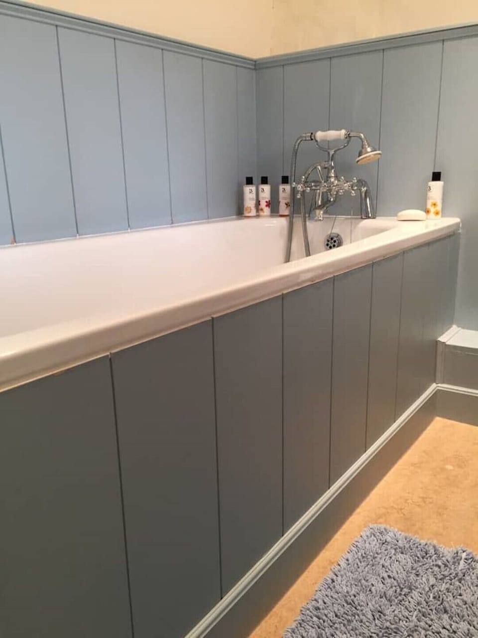 Bath with handheld shower.  Towels, loo roll, shampoo and conditioner supplied.