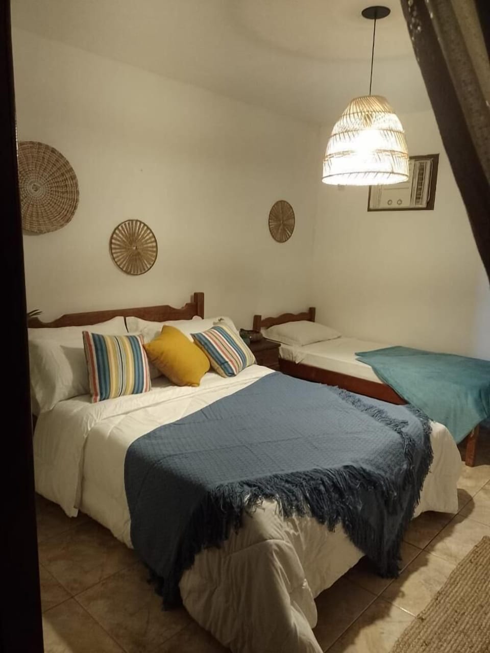 Executive Quadruple Room | Free WiFi, bed sheets