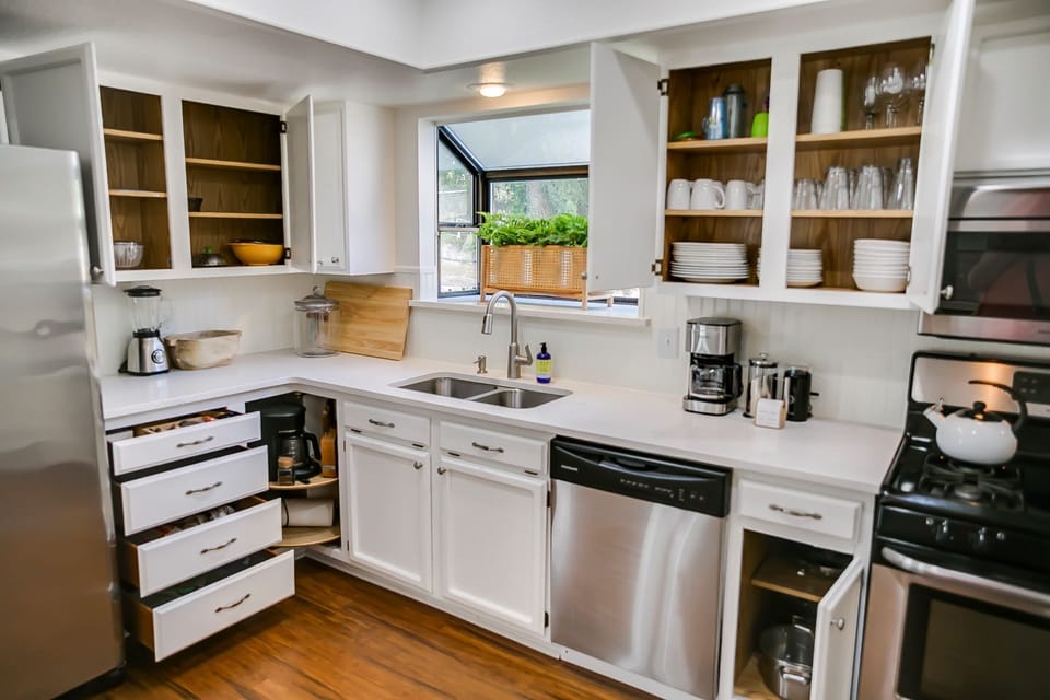Condo, Multiple Beds, Patio, Garden View (Irene - #2405) | Private kitchen | Fridge, microwave, oven, stovetop