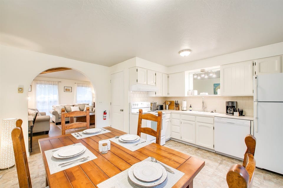 Condo, Multiple Beds, Patio, Garden View (Norfolk - #3178) | Private kitchen | Fridge, microwave, oven, stovetop