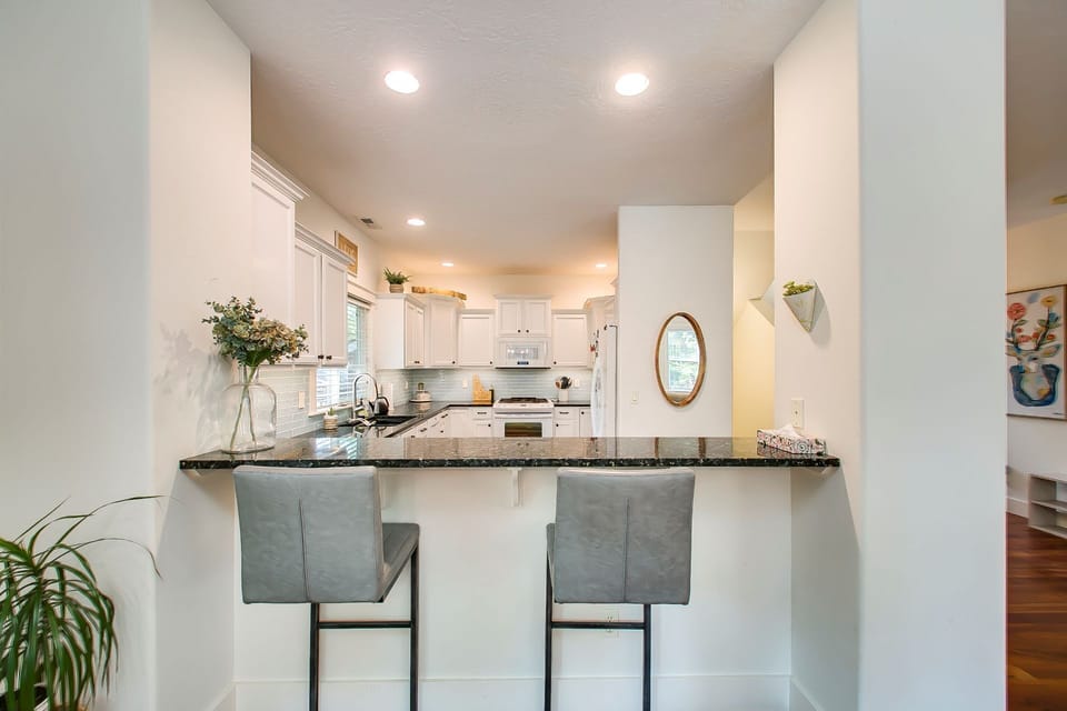 House, Multiple Beds, Patio, Garden View (Ridenbaugh - #2249) | Private kitchen | Fridge, microwave, oven, stovetop