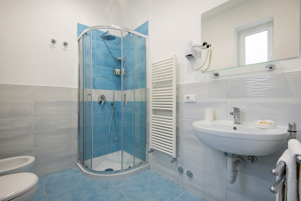 Basic Double or Twin Room | Bathroom | Shower, free toiletries, hair dryer, bidet