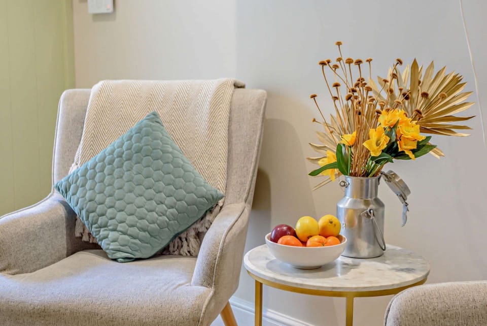 The Old Workshop Sitting Area - StayCotswold