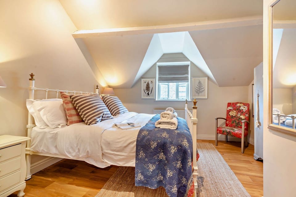 Masters House Master Bedroom - StayCotswold
