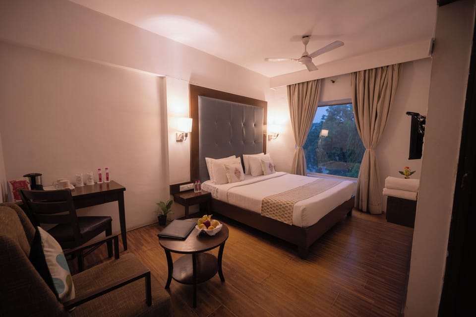 Premium Double Room, 1 King Bed, Non Smoking, Private Bathroom | Private kitchen | Coffee/tea maker, electric kettle