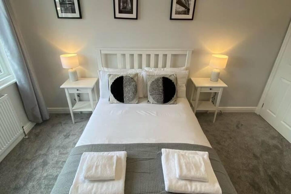 Flat - Sleeps 4 - Pet Friendly - Parking Apartment in England